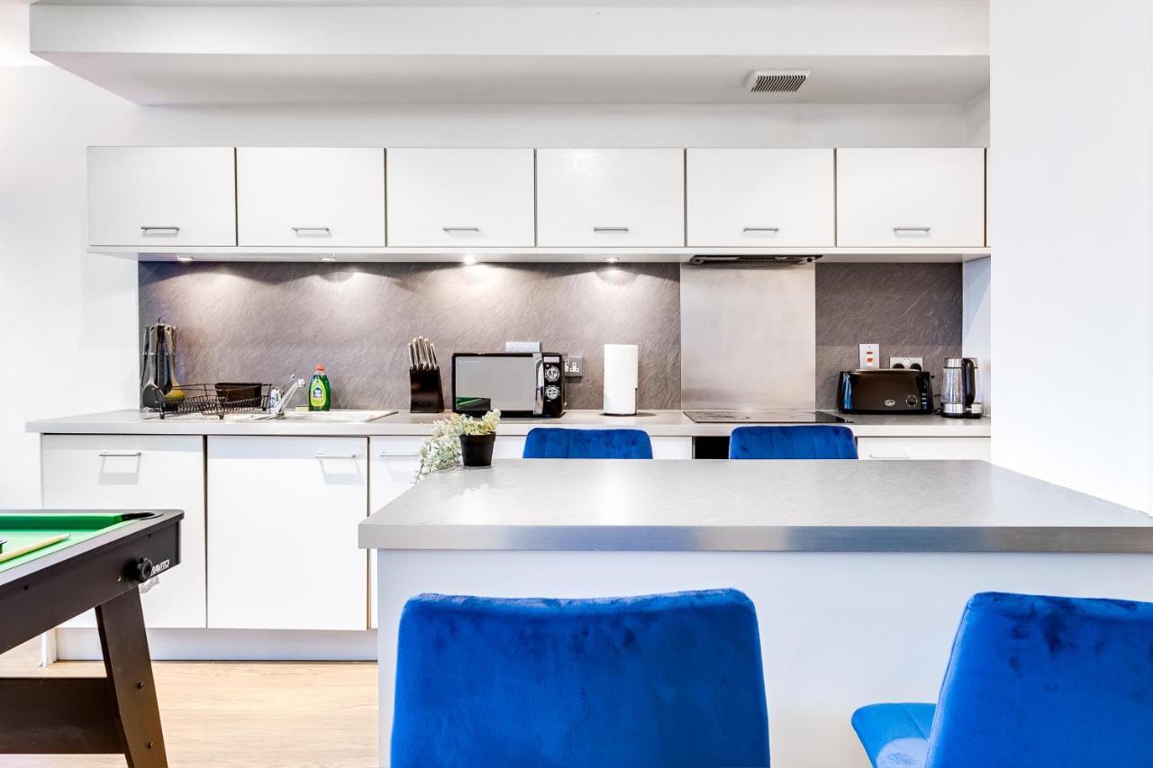 Snooker Table Apartment With 4 Beds And Free Parking コヴェントリー エクステリア 写真